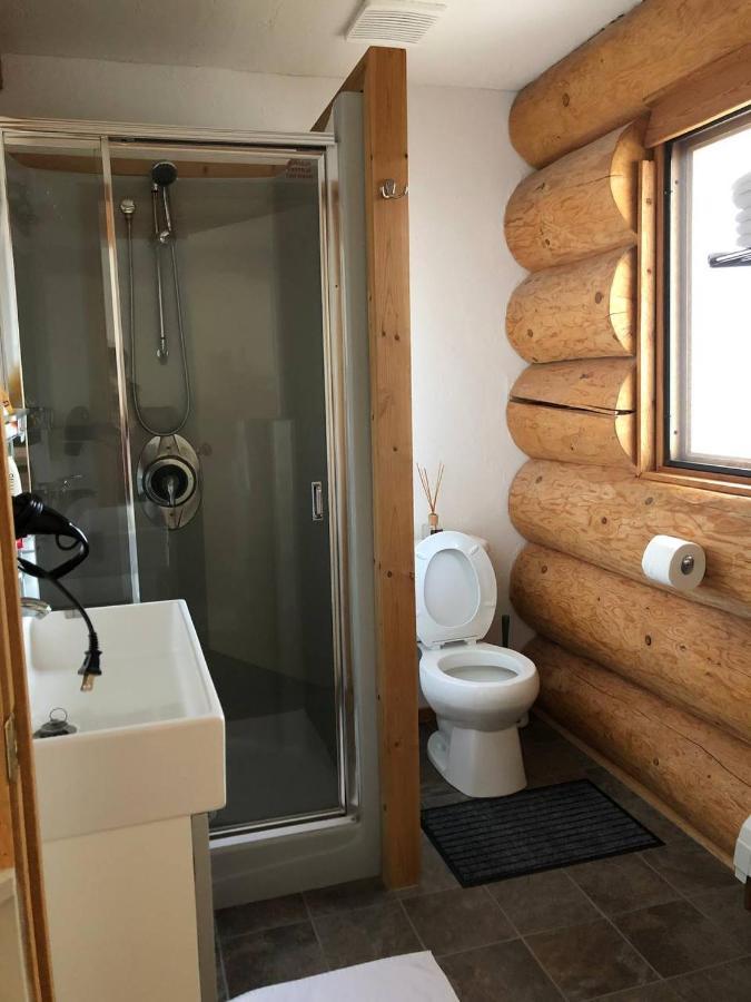 Cariboo Log Guest House Lac La Hache Zewnętrze zdjęcie