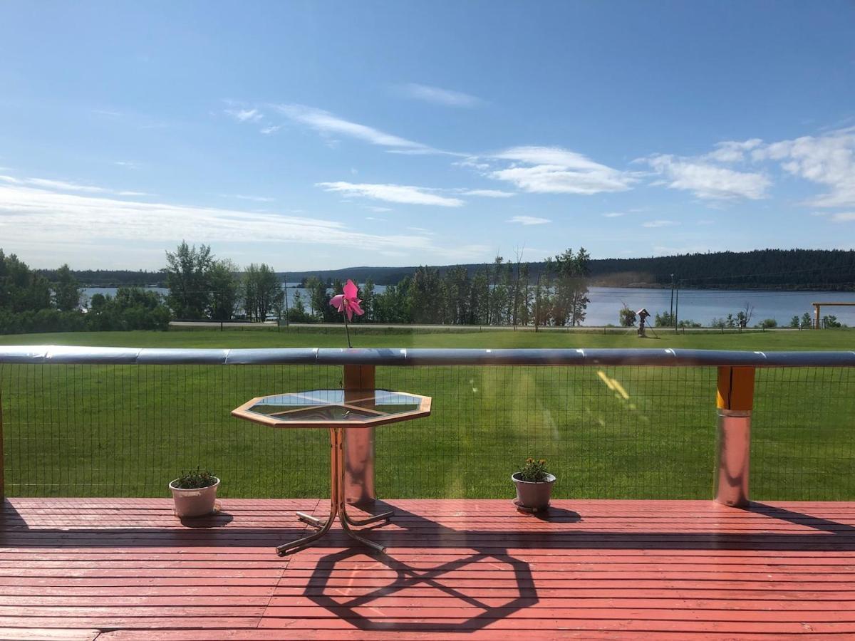 Cariboo Log Guest House Lac La Hache Zewnętrze zdjęcie