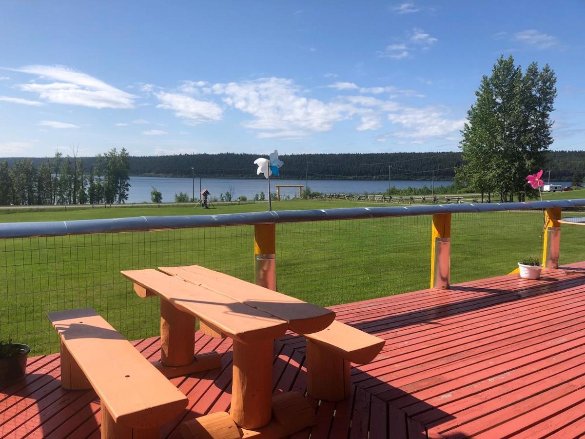 Cariboo Log Guest House Lac La Hache Zewnętrze zdjęcie