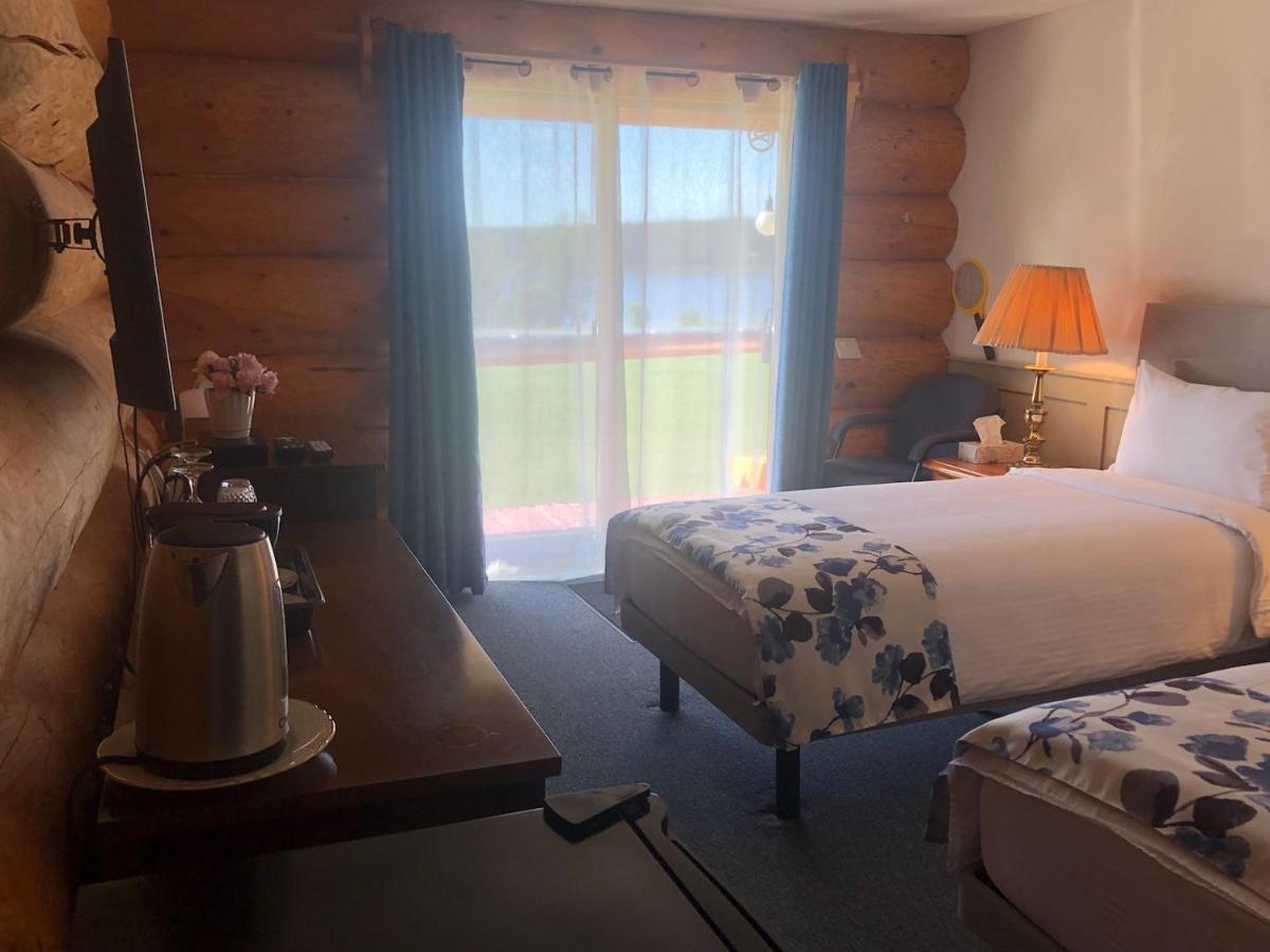 Cariboo Log Guest House Lac La Hache Zewnętrze zdjęcie