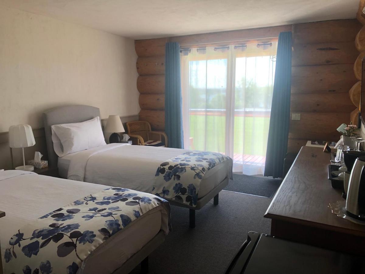 Cariboo Log Guest House Lac La Hache Zewnętrze zdjęcie