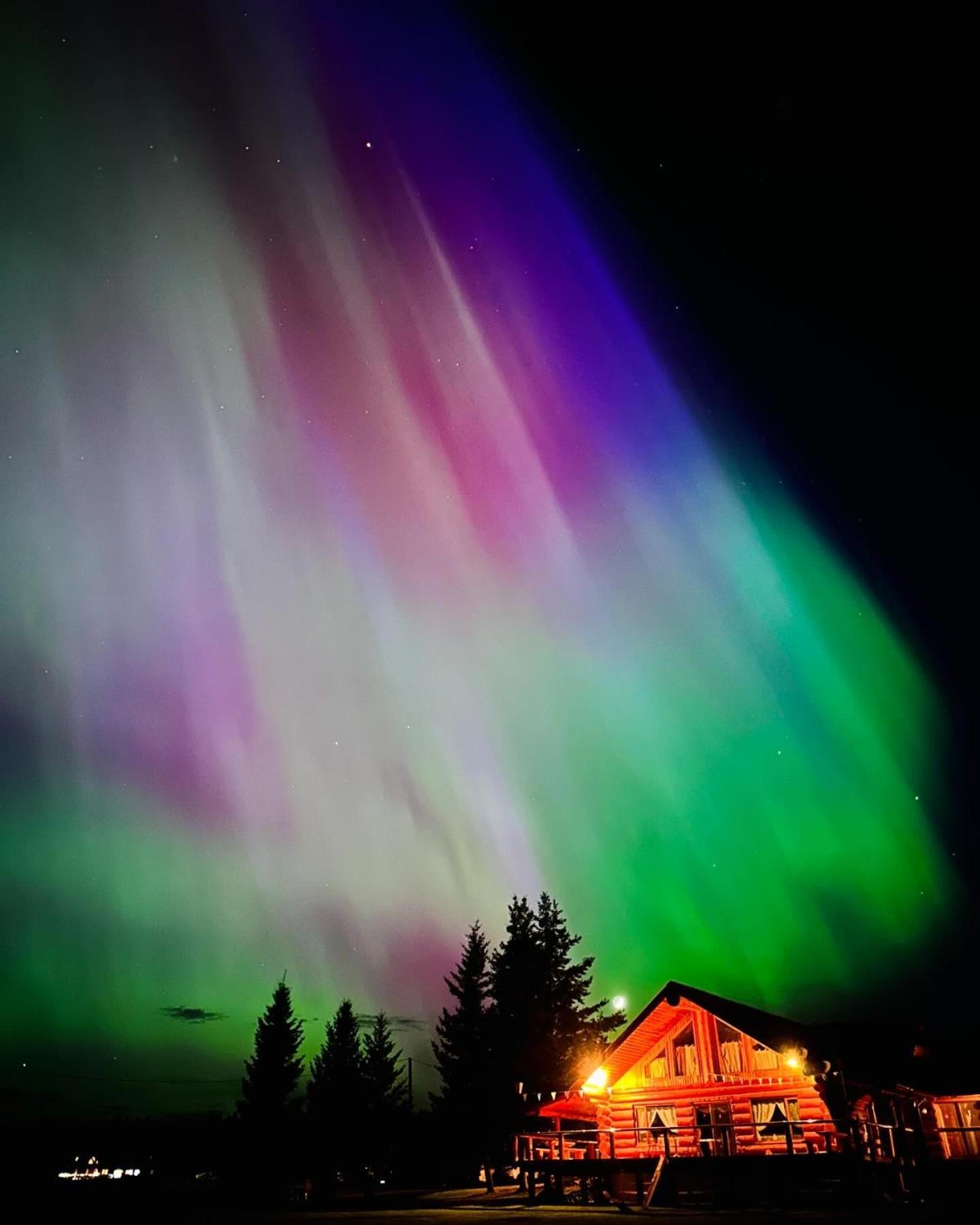Cariboo Log Guest House Lac La Hache Zewnętrze zdjęcie