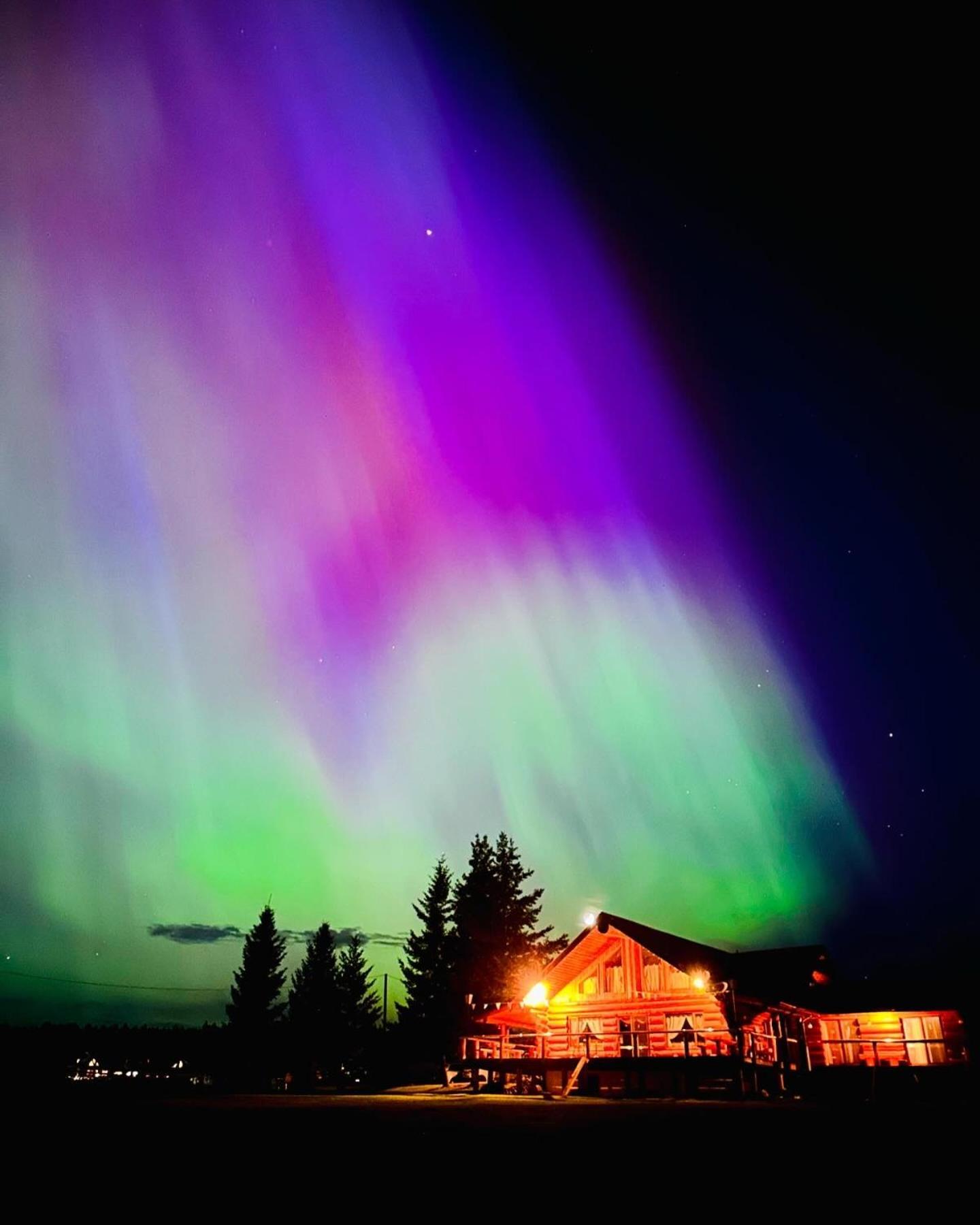 Cariboo Log Guest House Lac La Hache Zewnętrze zdjęcie