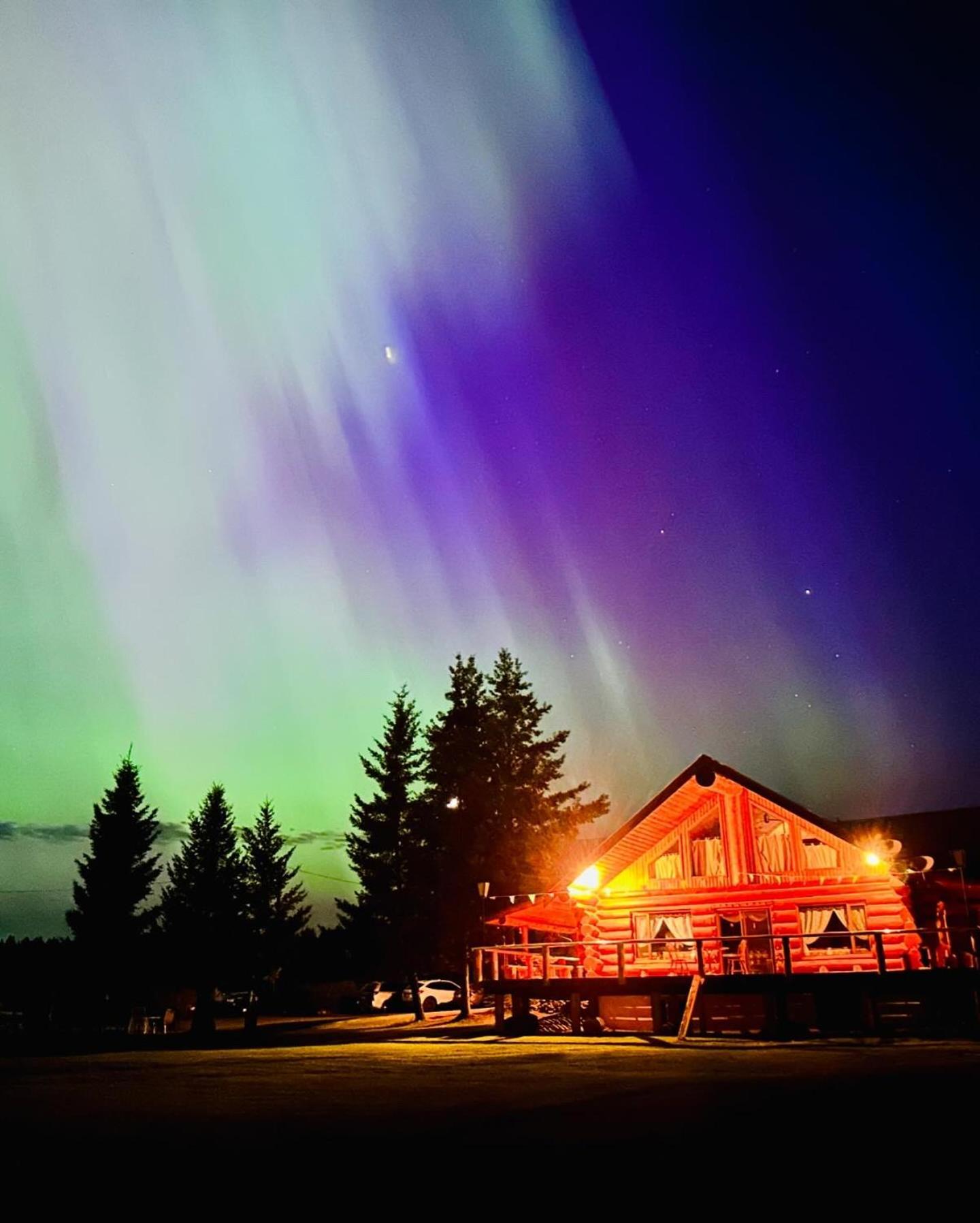 Cariboo Log Guest House Lac La Hache Zewnętrze zdjęcie